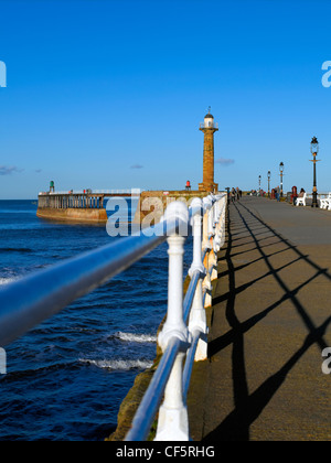 Whitby Molo Ovest di luce (vecchio) costruita nel 1831 sul Molo Ovest. Il faro è stato sostituito da Whitby Molo Ovest di luce (nuovo) al Foto Stock