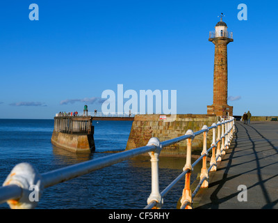 Whitby Molo Ovest di luce (vecchio) costruita nel 1831 sul Molo Ovest. Il faro è stato sostituito da Whitby Molo Ovest di luce (nuovo) al Foto Stock