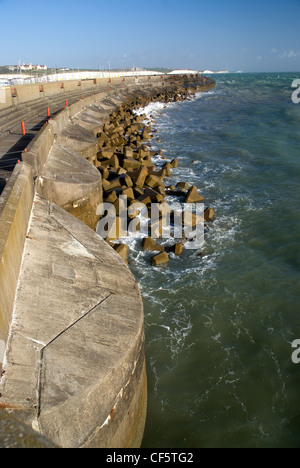 Le difese del mare proteggere Brighton Marina. Foto Stock