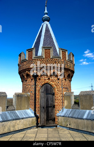 La torretta in cima alla torre gotica in Painshill Park, spesso a cui fa riferimento l'on. Charles Hamilton (MP), il progettista e c Foto Stock