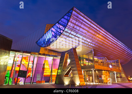 Parte anteriore esterna del Lowry nel cuore del ristrutturato Salford Quays in Greater Manchester. Il Lowry è un punto di riferimento sede, Foto Stock