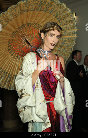 John Galliano Backstage Paris pronto a indossare primavera estate Foto Stock