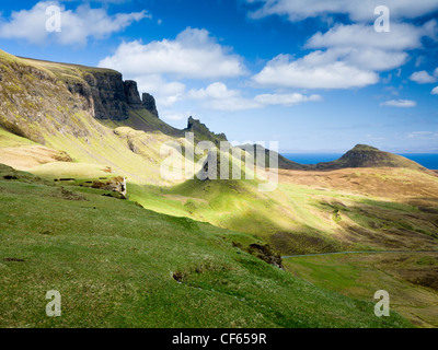 La Quiraing, strano cime e guglie formata da una antica frana lungo la penisola di Trotternish sull'Isola di Skye. Foto Stock