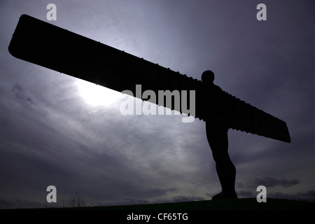 Silhouette di un angelo del Nord vicino a Gateshead. Foto Stock