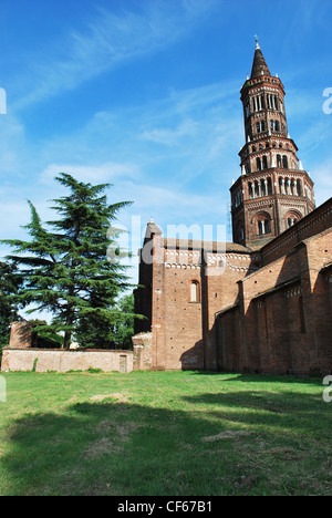 Vista della splendida abbazia di Chiaravalle Chiesa di Milano, Lombardia, Italia Foto Stock