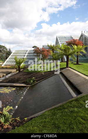 Paesaggio di Kew Gardens. I giardini includono il più grande e completo vivere raccolta di piante in tutto il mondo. Foto Stock