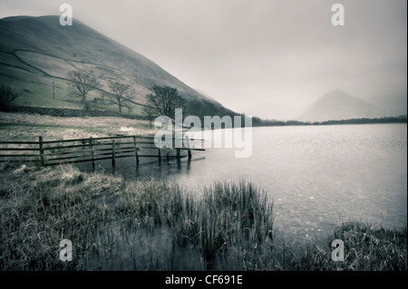 Una vista sui fratelli acqua nel distretto del lago. Fratelli acqua è un piccolo e appartato lago che giace tra Ullswater e Am Foto Stock