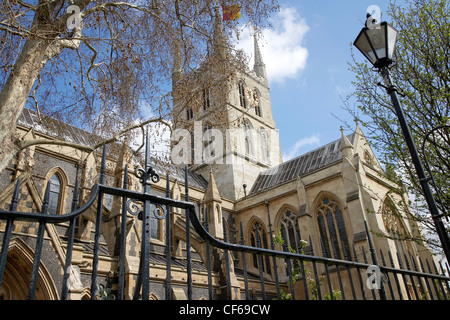 Cerca fino a Southwark Cathedral a Londra. Foto Stock