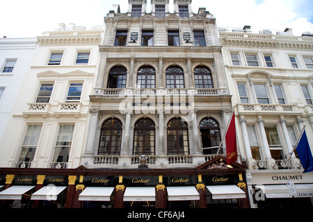 Vista esterna della parte anteriore del Cartiers gioiellieri a Bond Street a Londra. Foto Stock