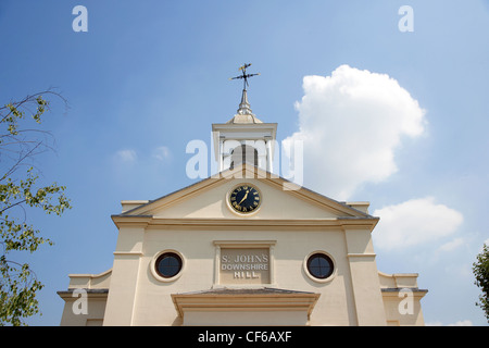 Una vista esterna della chiesa di San Giovanni Evangelista al Downshire Hill in Hampstead. Foto Stock