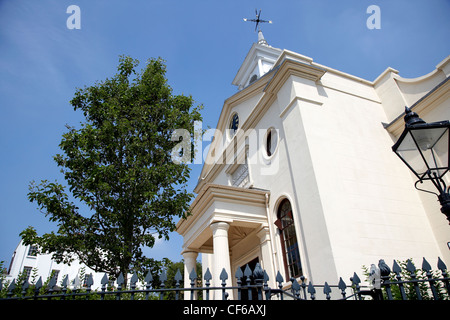 Una vista esterna della chiesa di San Giovanni Evangelista al Downshire Hill in Hampstead. Foto Stock