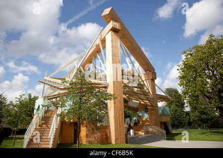 Vista esterna di Frank Gehry architettura presso la Serpentine Gallery a Hyde Park. Foto Stock