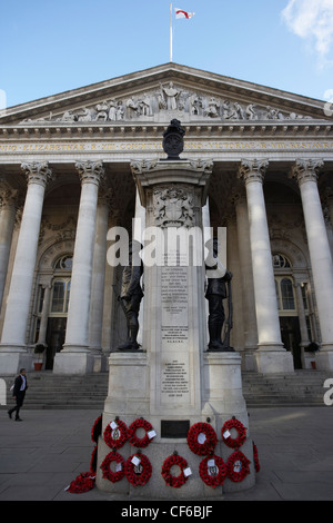 Ricordo le corone al di fuori del Royal Exchange nella città di Londra. Foto Stock