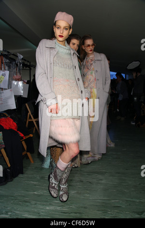 Missoni Backstage Milano pronto a indossare Autunno Inverno 2011 2012 Foto Stock