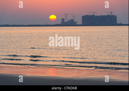 Pubblico di Jumeirah Beach in Dubai Foto Stock