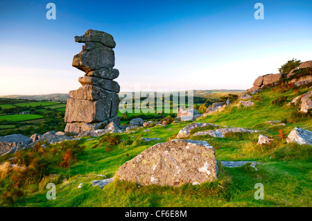 Bowerman del naso, un segno distintivo di pila di granito spiovente sul Hayne giù nel Parco Nazionale di Dartmoor. Foto Stock