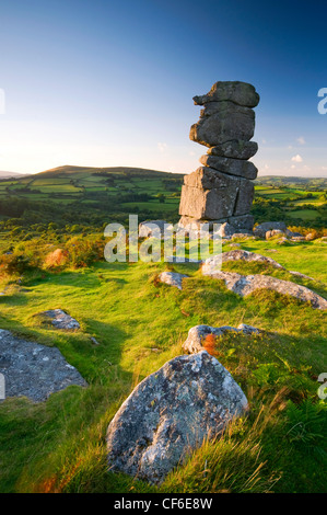 Bowerman del naso, un segno distintivo di pila di granito spiovente sul Hayne giù nel Parco Nazionale di Dartmoor. Foto Stock