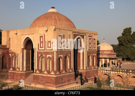 India, Delhi, Alai Darwaza, tomba di Imam Zamin, Qutb Minar complesso, Foto Stock