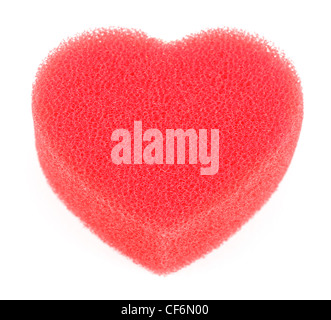 Spugna per la doccia a forma di grande cuore rosso isolato su bianco Foto Stock