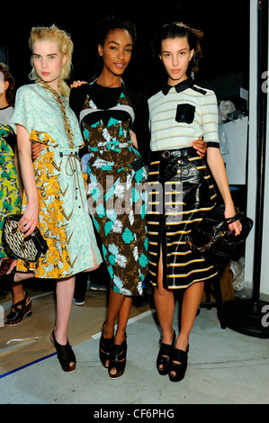 Proenza Schouler Backstage New York pronto a indossare Primavera Estate 2012 Foto Stock