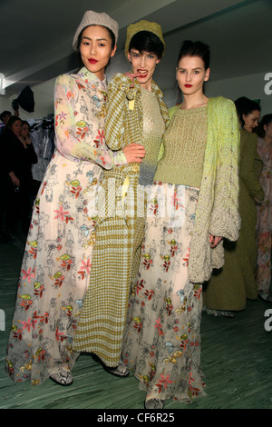 Missoni Backstage Milano pronto a indossare Autunno Inverno 2011 2012 Foto Stock