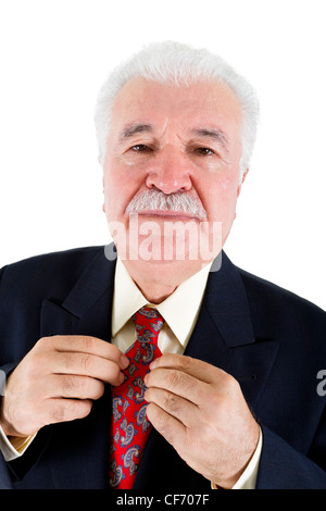 I vecchi proprietari di regolazione tirante la sua prima riunione. Forse nel bagno guardando lo specchio. Foto Stock