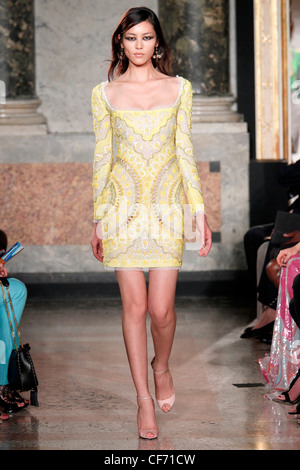 Emilio Pucci Milano pronto a WearSpringSummer 2012 Foto Stock