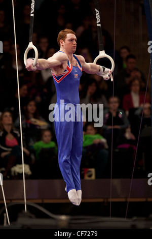 Daniel Purvis (GBR) compete in anelli ancora evento al 2012 American Cup ginnastica Foto Stock