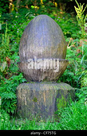 Una è per Acorn. Alfabeto del Sentiero delle sculture, boschi a serpentina, Fellside, Kendal Cumbria, England, Regno Unito, Europa. Foto Stock