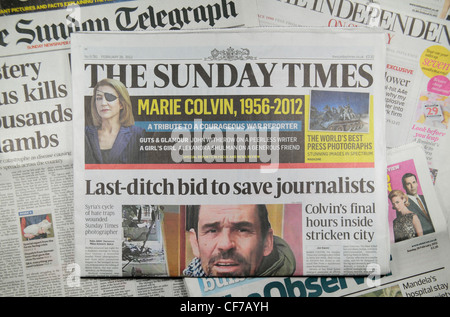 Il Sunday Times seduta sulle altre qualità UK quotidiani nazionali (l'osservatore, il telegrafo di domenica, gli indipendenti). Foto Stock