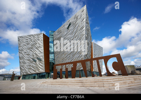 Firma di titanic building museum titanic quarter belfast Irlanda del Nord Foto Stock