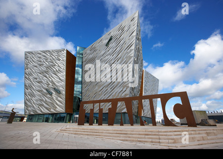 Firma di titanic building museum titanic quarter belfast Irlanda del Nord Foto Stock