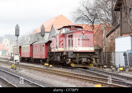 Un diesel treni passeggeri lasciando Wernigerode nel Harz Foto Stock