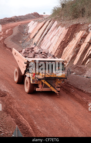 Cava di Caterpillar Carrello in Westleigh cava di calcare Devon Foto Stock