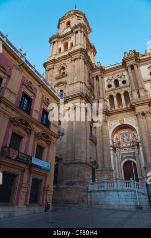 La cathédrale de l'Incarnazione de Málaga chiesa lungo Calle Molina Lario street Malaga Spagna Foto Stock