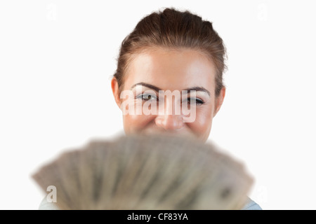 Close up di sorridere imprenditrice che mostra la sua banconote Foto Stock