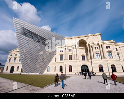 Militare Museo Storico della Bundeswehr (MHM) a Dresda in Sassonia Germania dopo il rinnovo dell'architetto Daniel Libeskind Foto Stock