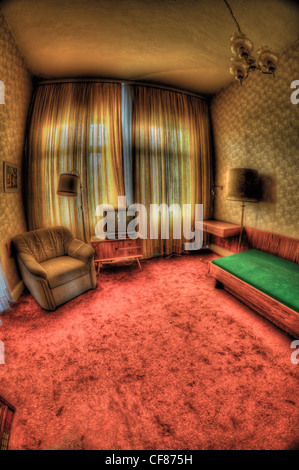 Interno del hotel in disuso vicino al confine tedesco-orientale Foto Stock