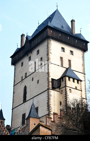 La torre del castello di Karlstejn. Foto Stock