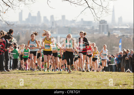 Sotto 13 ragazze nazionale Cross Country Championships di Parliament Hill sabato 25 febbraio 2012 Londra Foto Stock