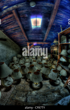 Interno del hotel in disuso vicino al confine tedesco-orientale Foto Stock