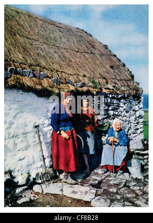 1927 Tre generazioni di Connemara casa contadina cottage Foto Stock