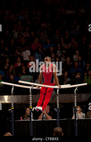 John Orozco (USA) compete in barre parallele evento al 2012 American Cup ginnastica Foto Stock