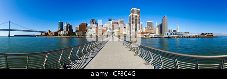Lo skyline della citta', Embarcadero, San Francisco, California, Stati Uniti d'America Foto Stock