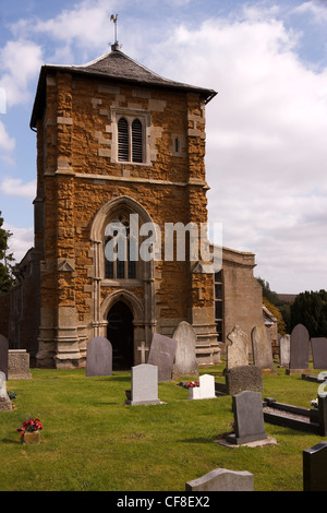 Orologio e torre campanaria, St. Swithun's Chiesa, grande Dalby, Leicestershire, England, Regno Unito Foto Stock