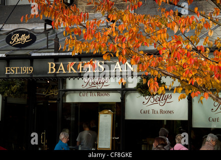 Bettys Cafe e la sala da tè Ilkley, West Yorkshire. Foto Stock