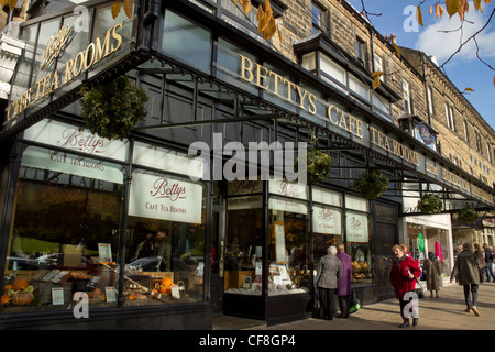 Bettys Cafe e la sala da tè, Ilkley West Yorkshire. Foto Stock