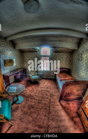 Interno del hotel in disuso vicino al confine tedesco-orientale Foto Stock