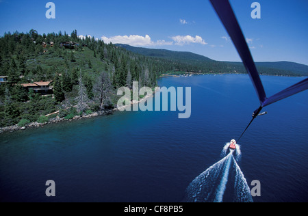 Il parasailing, Lake Tahoe, California, Stati Uniti d'America, Stati Uniti, America, Parasail, vista aerea, sport Foto Stock