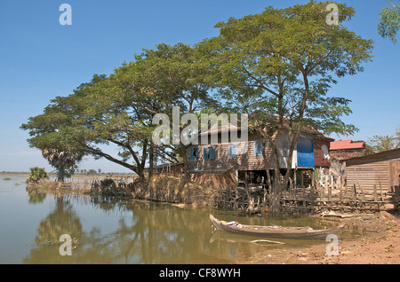 Casa di pescatori lago Tonle Sap Cambogia Foto Stock